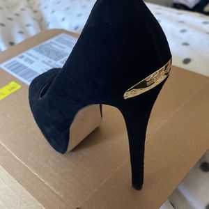 Black suede MICHAEL KORS pumps